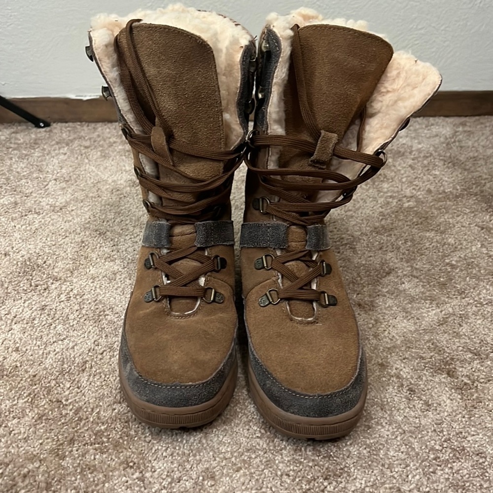 BearPaw Lace up boots